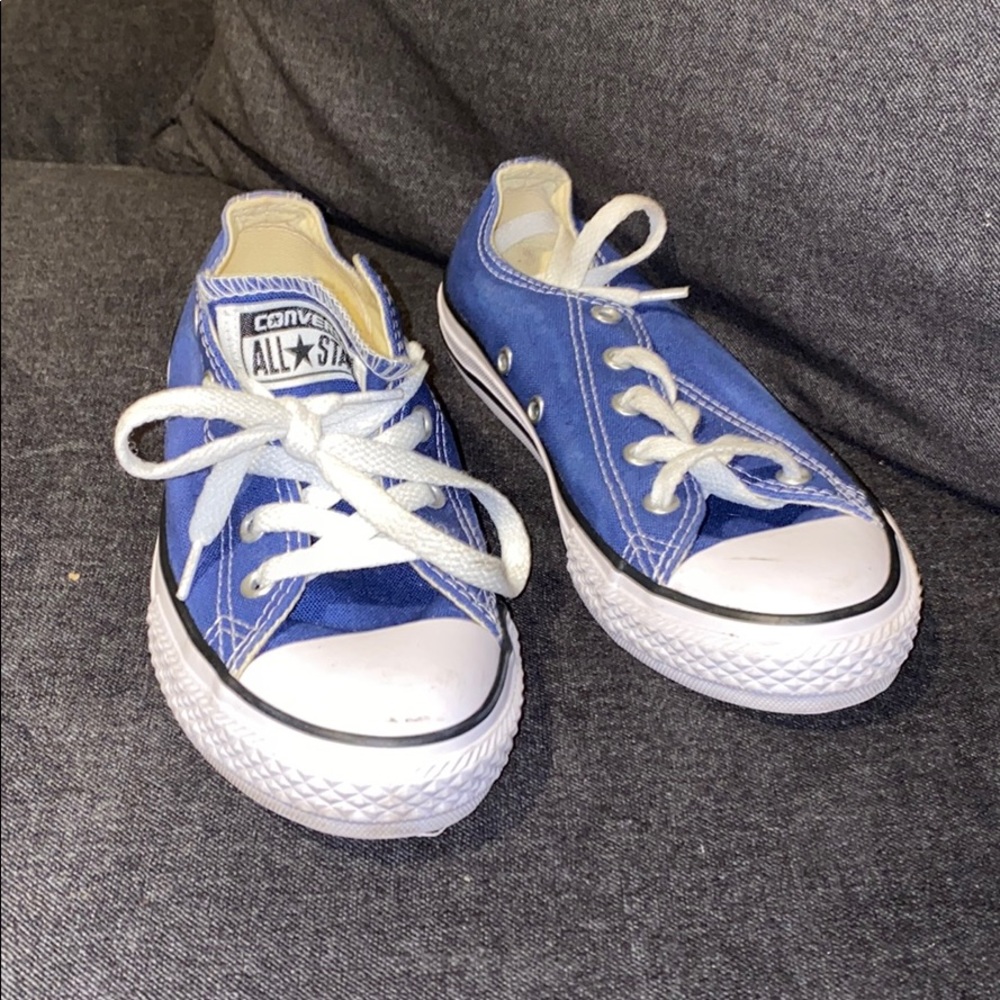 Kids low top converse royal blue size 1
